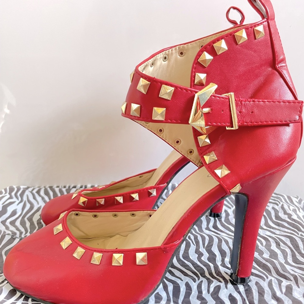 Red Hot Studded Pumps! Size 10!